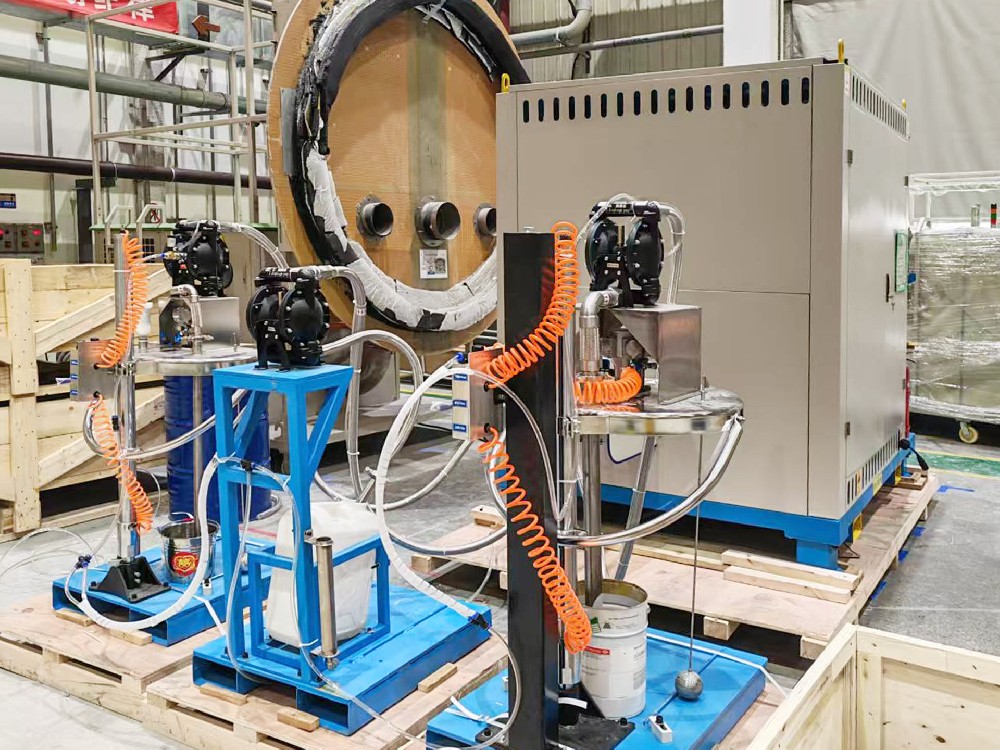 三組份油漆混合設(shè)備在客戶(hù)現(xiàn)場(chǎng)安裝調(diào)試