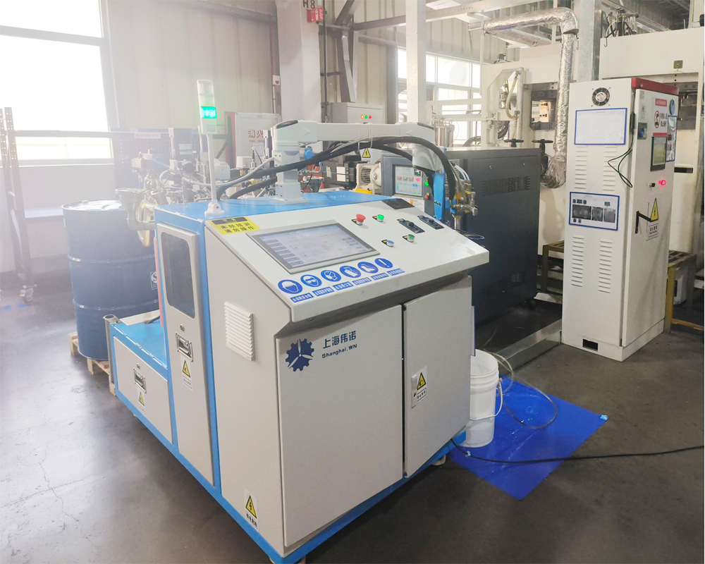 RTM注膠機客戶現場安裝調試完成