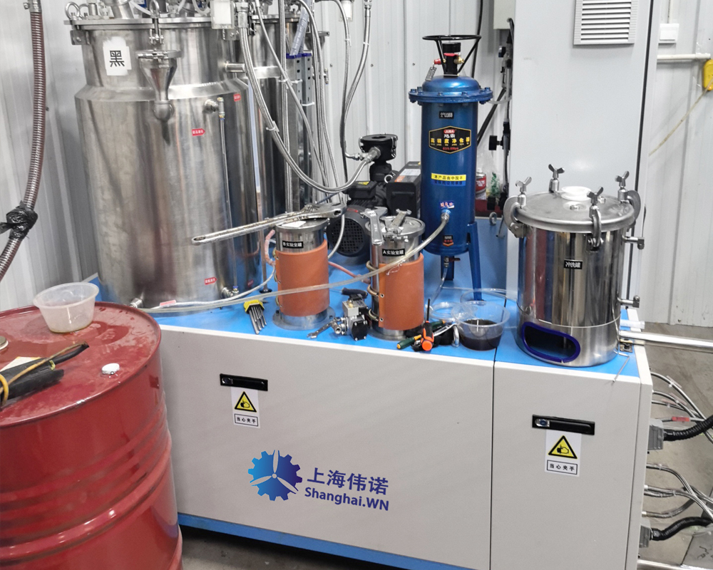 聚氨酯拉擠混膠機在客戶現場安裝調試中
