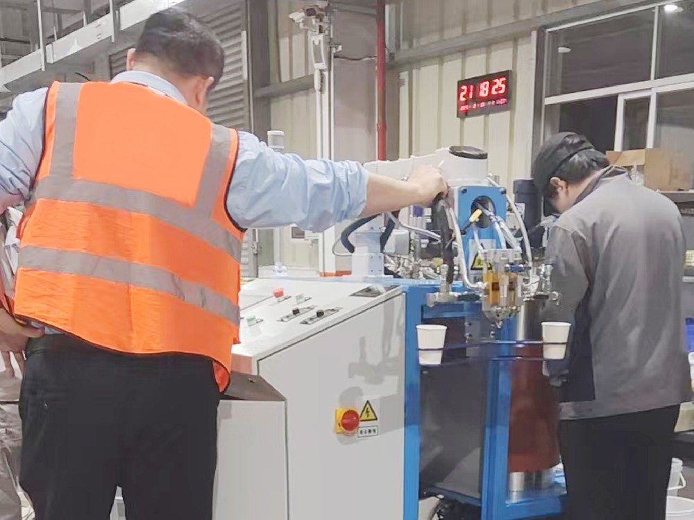 RTM注膠機客戶現安裝調試中
